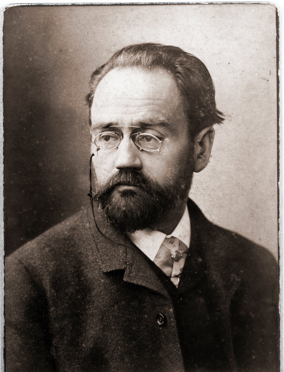Émile Zola: Vida, Obra, Naturalismo y Compromiso Social