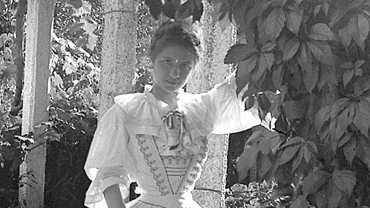 María de Lluria y el sufragio universal